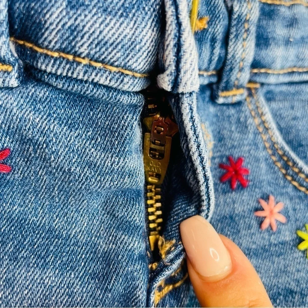 𝅺old Navy Cutoff Jean Shorts with Flower Embroidery